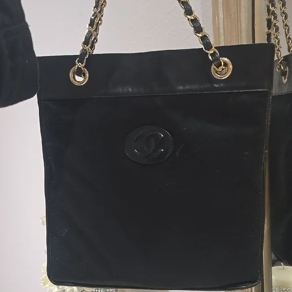 Chanel Black Leather Chain Tote Bag - Picture 1 of 14